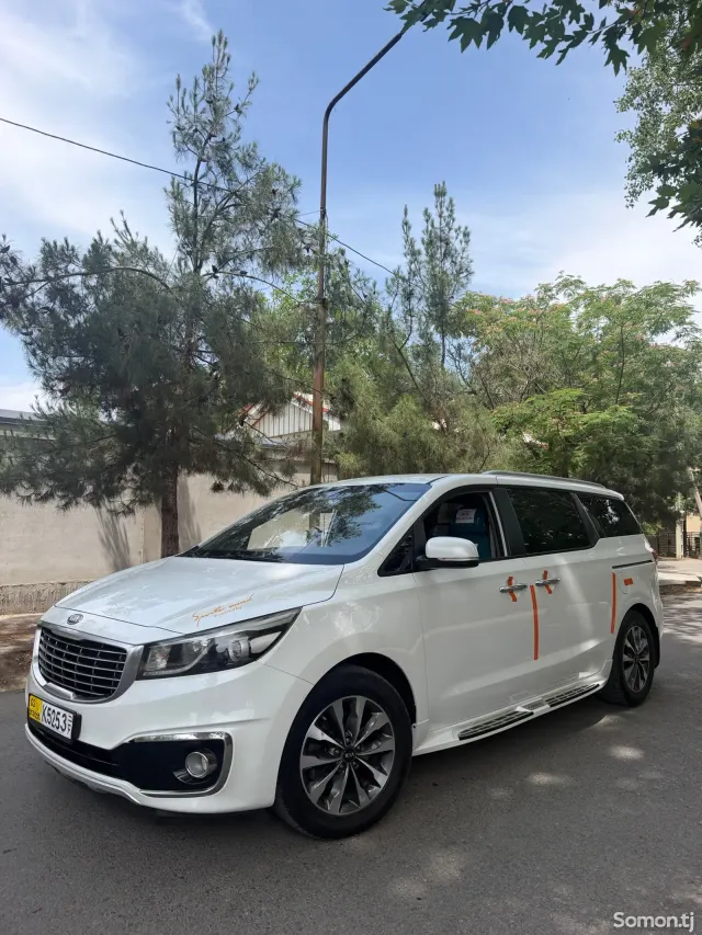 Kia Carnival 2014 · 2.2 AT