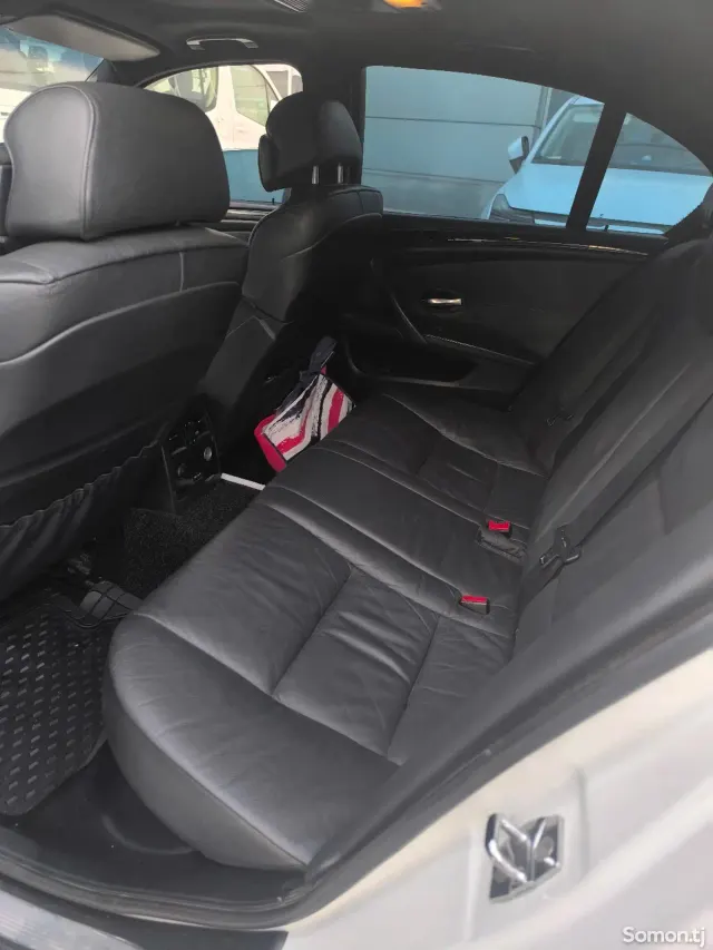 BMW 5 series 2004 · 4.4 AT