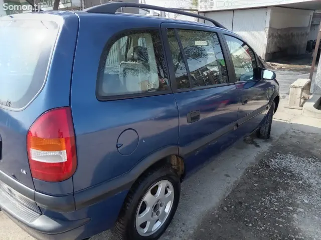 Opel Zafira 2003 · 1.6 MT