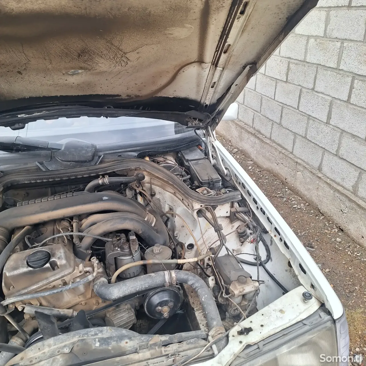 Mercedes-Benz W124 1990 · 2.0 MT