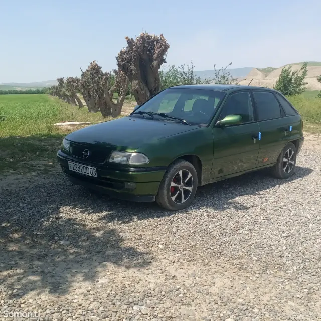 Opel Astra F 1995 · 1.6 MT