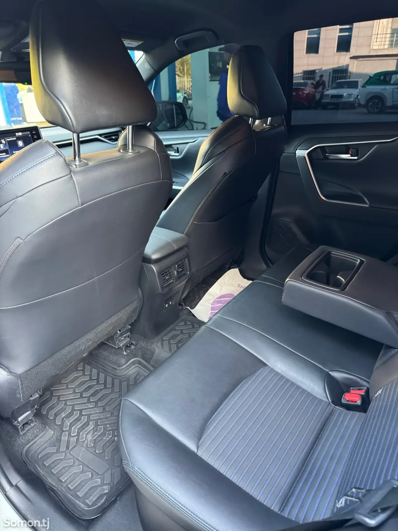 Toyota RAV 4 2021 · 2.5 AT