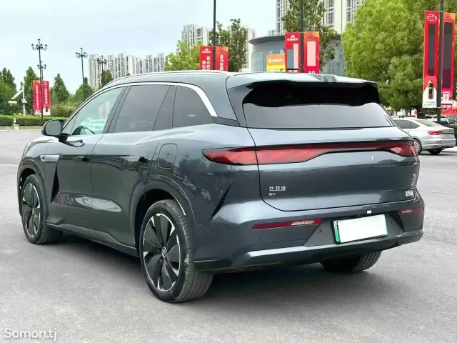 BYD Tang 2026 · AT