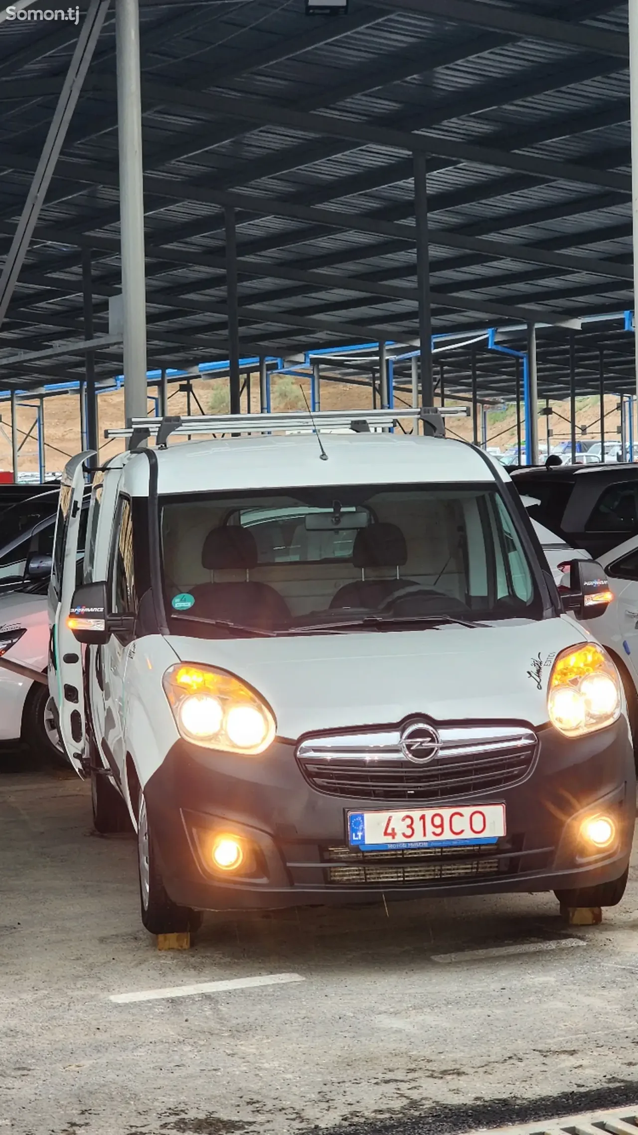Opel Combo 2016 · 1.3 MT