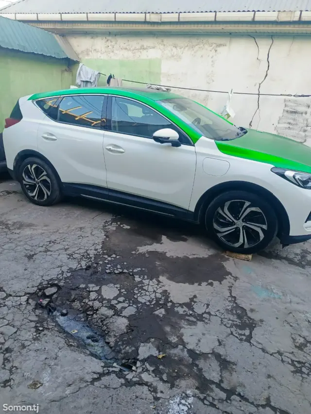 Hongqi E-HS3 2019 · AMT