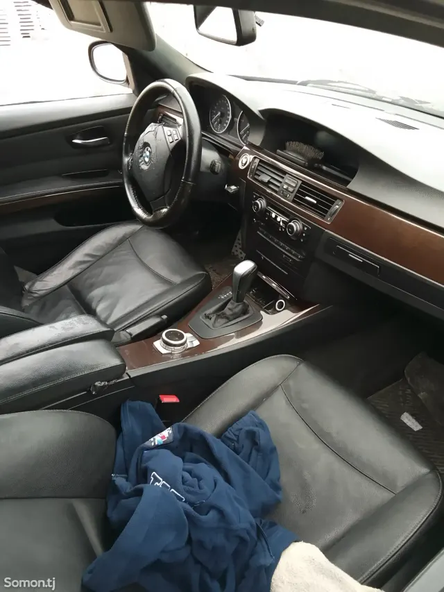 BMW 3 series 2011 · 2.0 AT