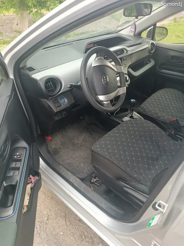 Toyota Aqua 2014 · 1.3 AT