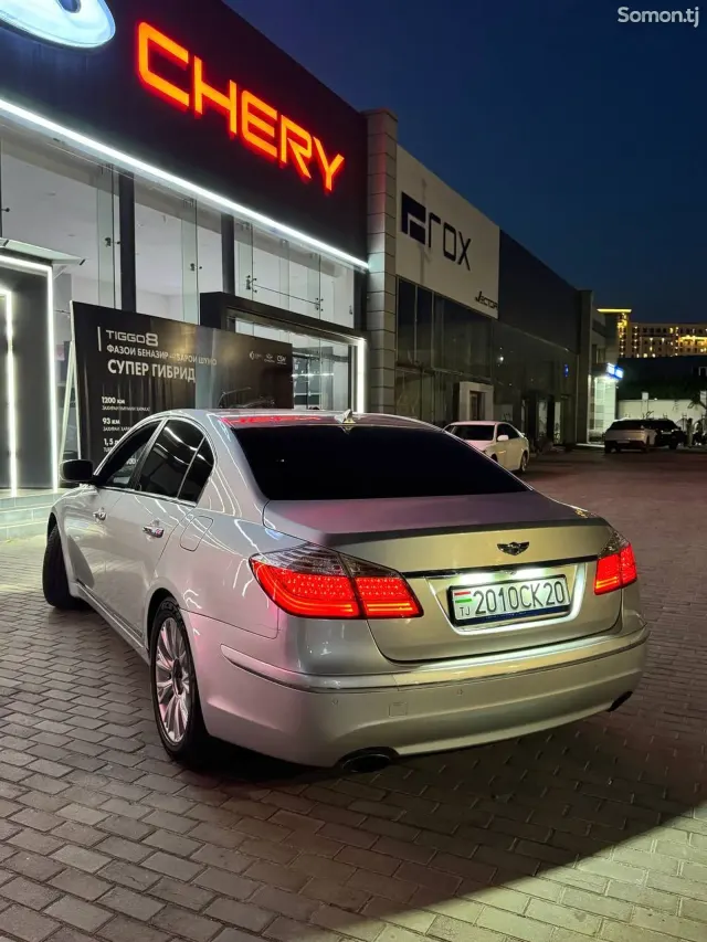 Hyundai Genesis 2008 · 3.8 AT