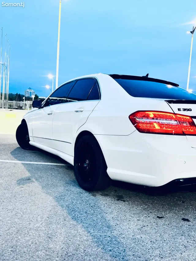 Mercedes-Benz E class 2010 · 3.5 AT