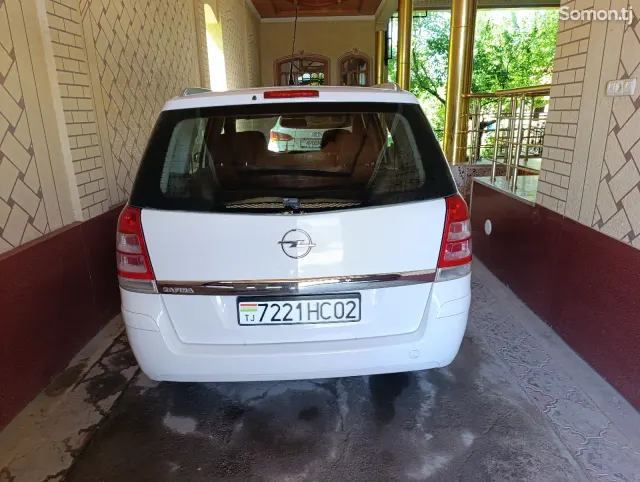 Opel Zafira 2009 · 1.8 MT