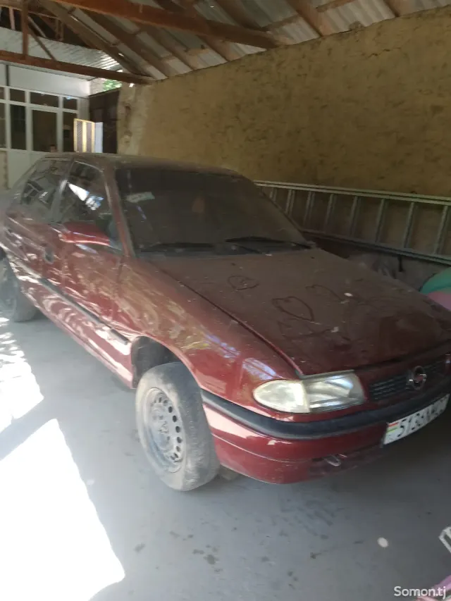 Opel Astra F 1996 · 1.6 MT