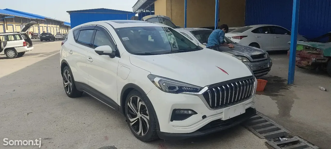 Hongqi E-HS3 2019 · AT