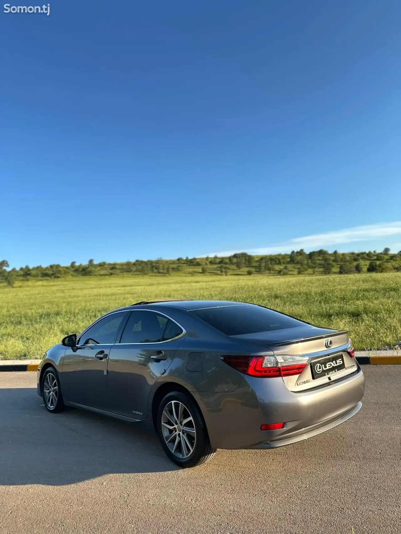 Lexus ES series 2016 · 2.5 AT
