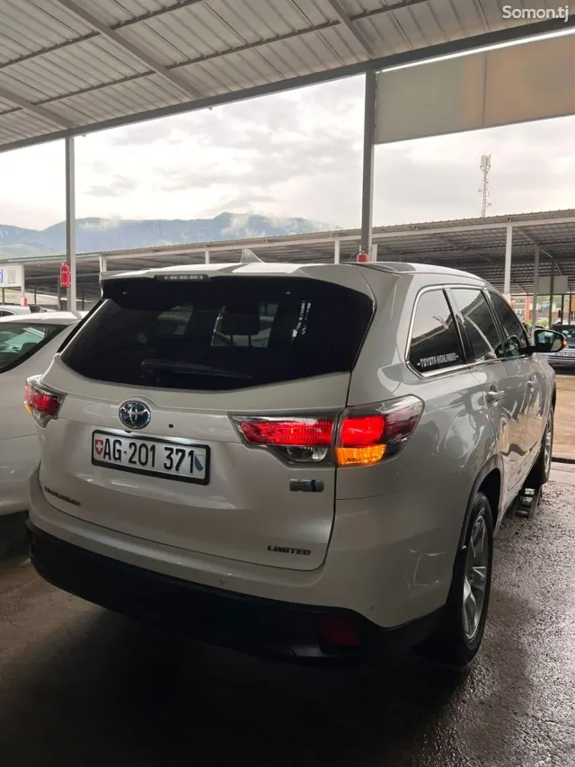 Toyota Highlander 2016 · 3.5 AT