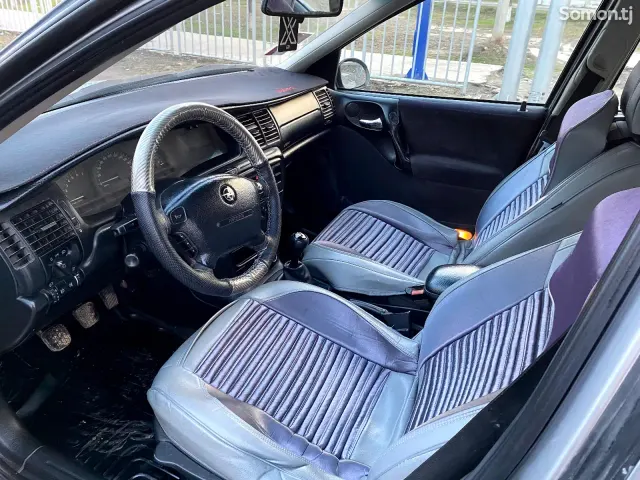 Opel Vectra B 2000 · 1.6 MT