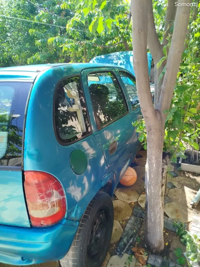 Opel Corsa 1995 · 1.6 MT