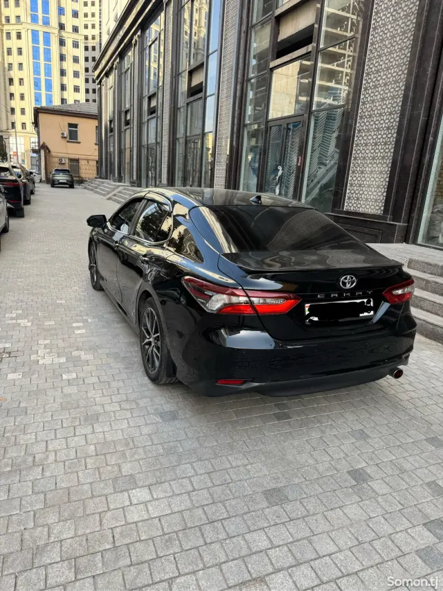 Toyota Camry 2021 · 2.5 AT