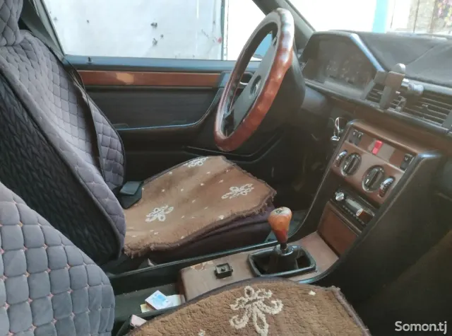 Mercedes-Benz W124 1991 · 2.0 MT