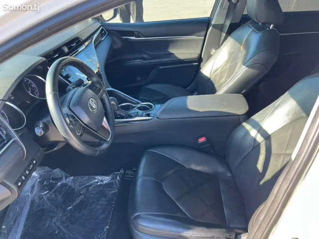 Toyota Camry 2018 · 2.5 AT