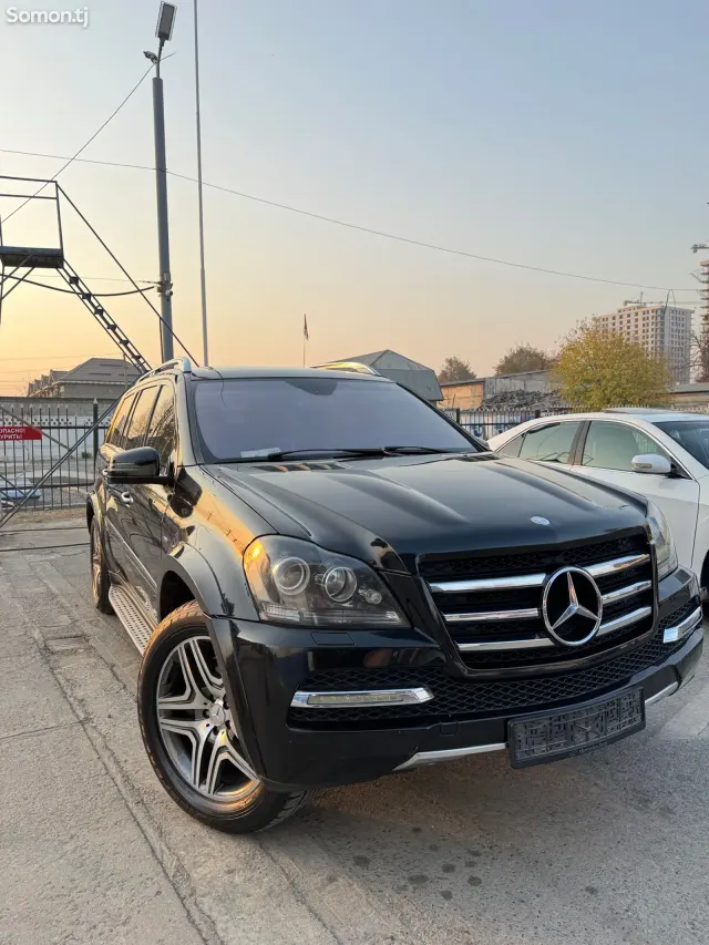 Mercedes-Benz GL class 2012 · 5.0 AT