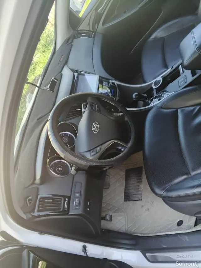 Hyundai Sonata 2012 · 2.0 AT