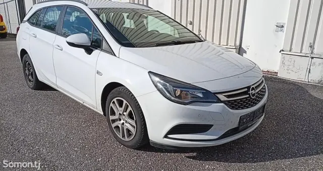 Opel Astra K 2016 · 1.0 MT