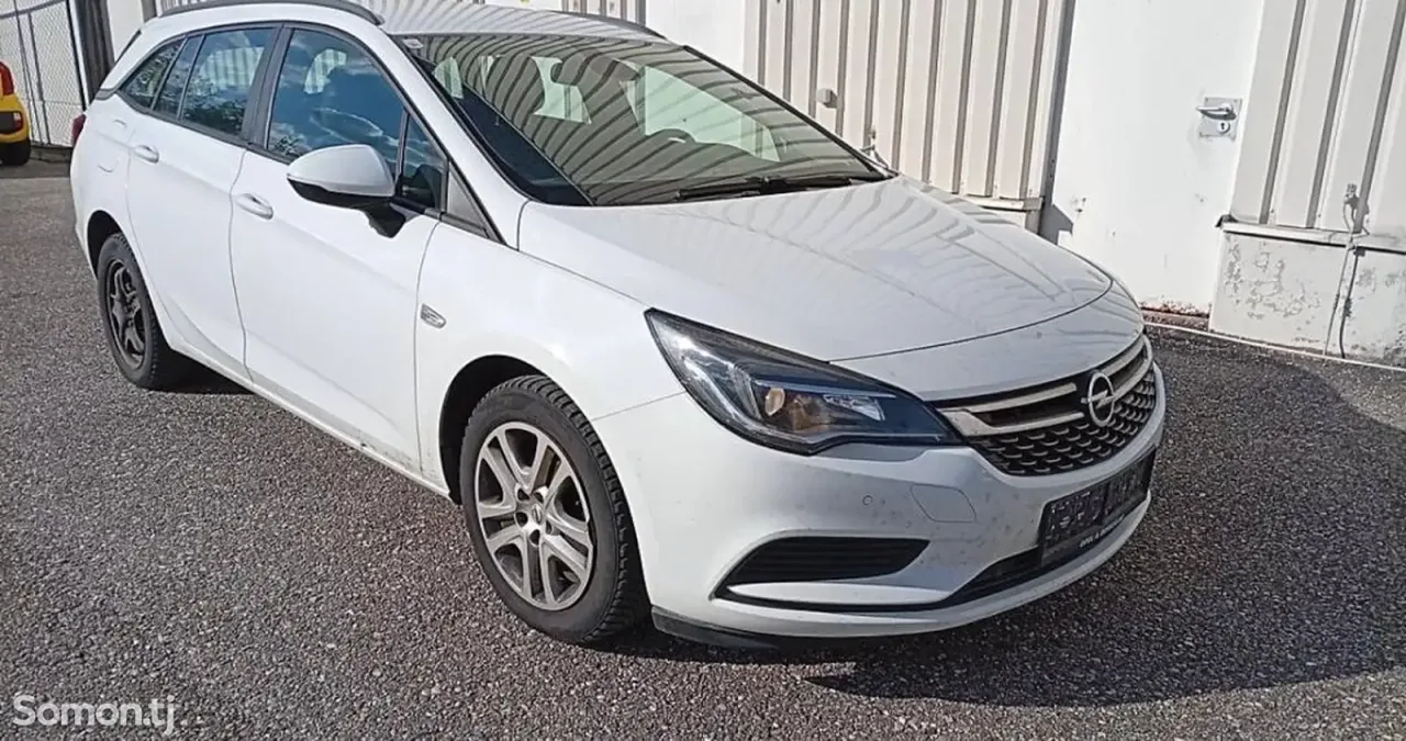 Opel Astra K 2016 · 1.0 MT