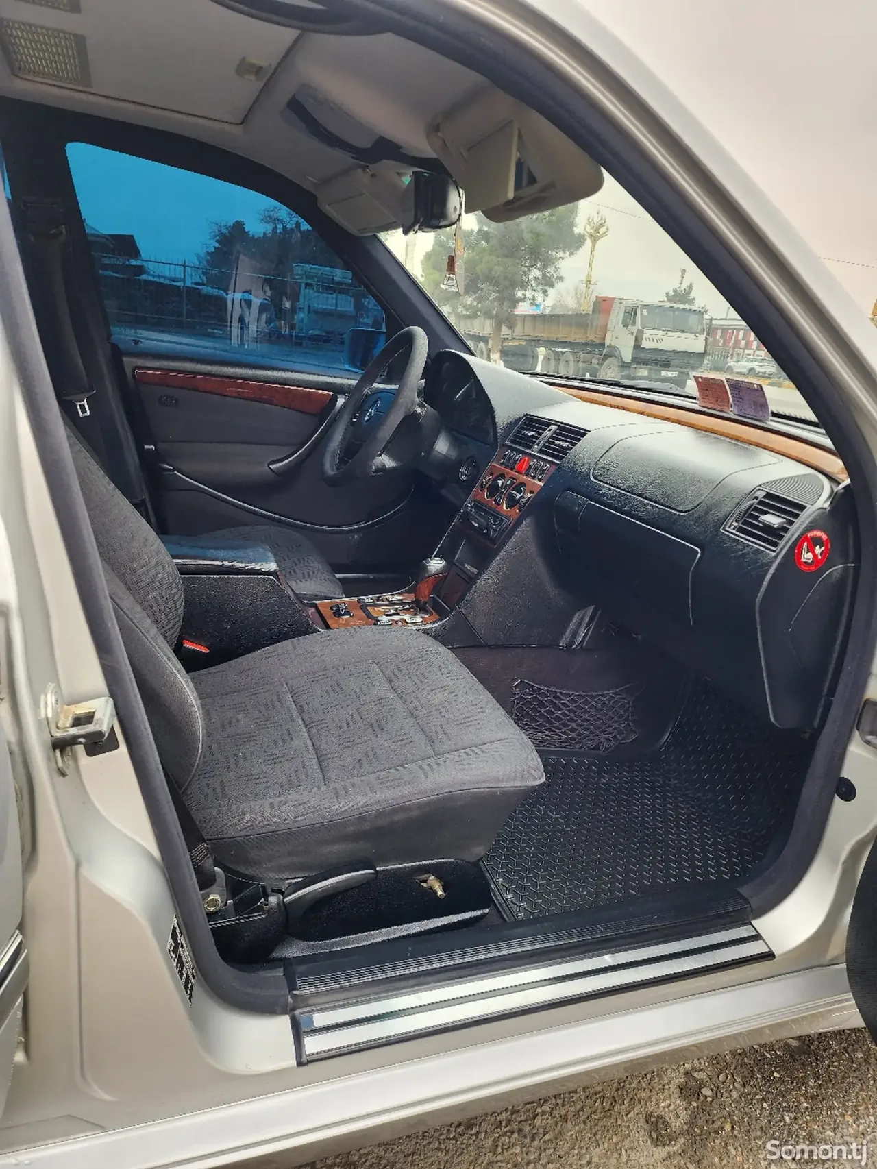 Mercedes-Benz C class 1999 · 2.4 AT