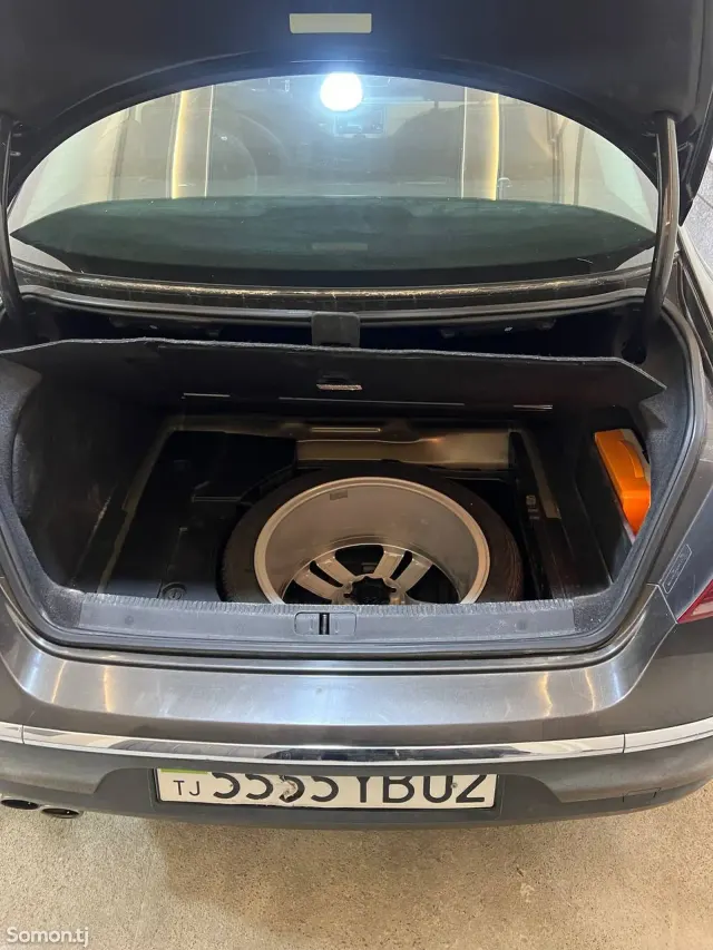Volkswagen Passat 2013 · 2.0 AT