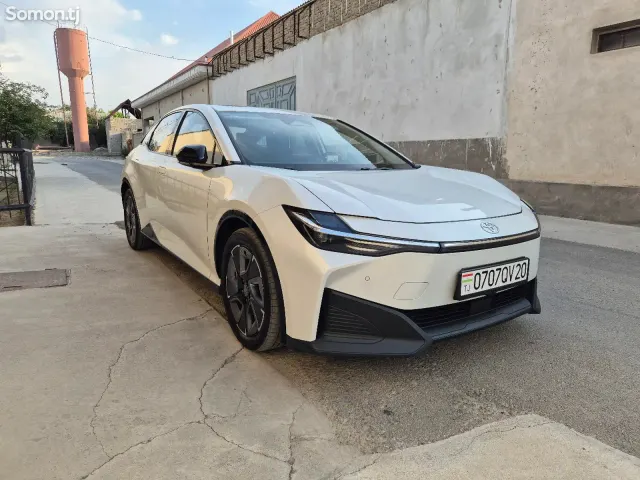 Toyota bZ3 2025 · CVT