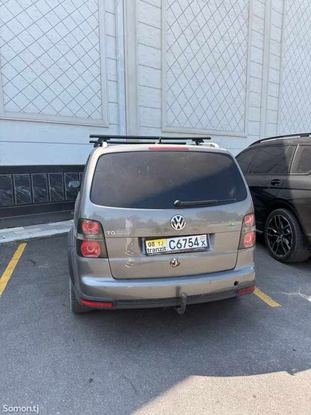 Volkswagen Touran 2009 · 1.9 AT