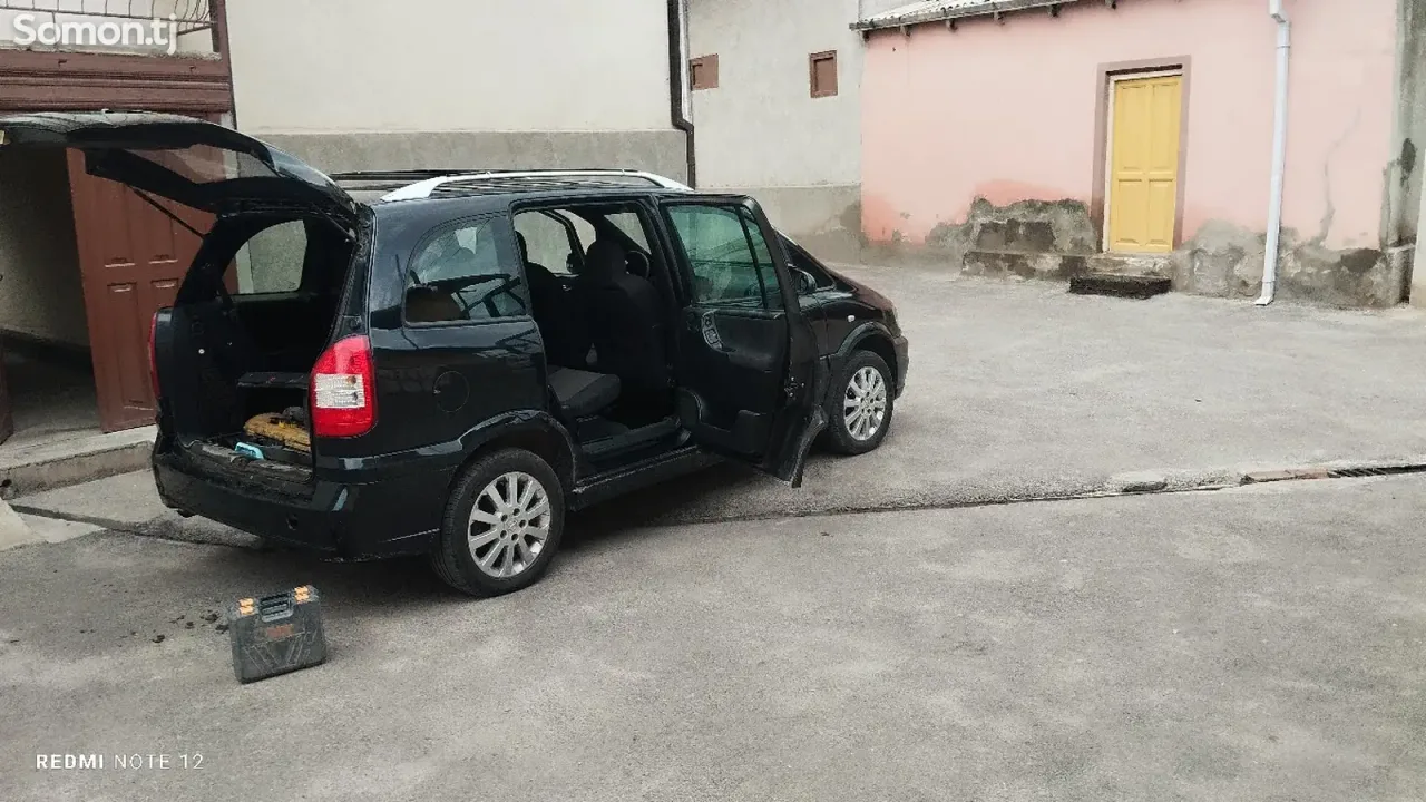 Opel Zafira 2006 · 1.8 MT
