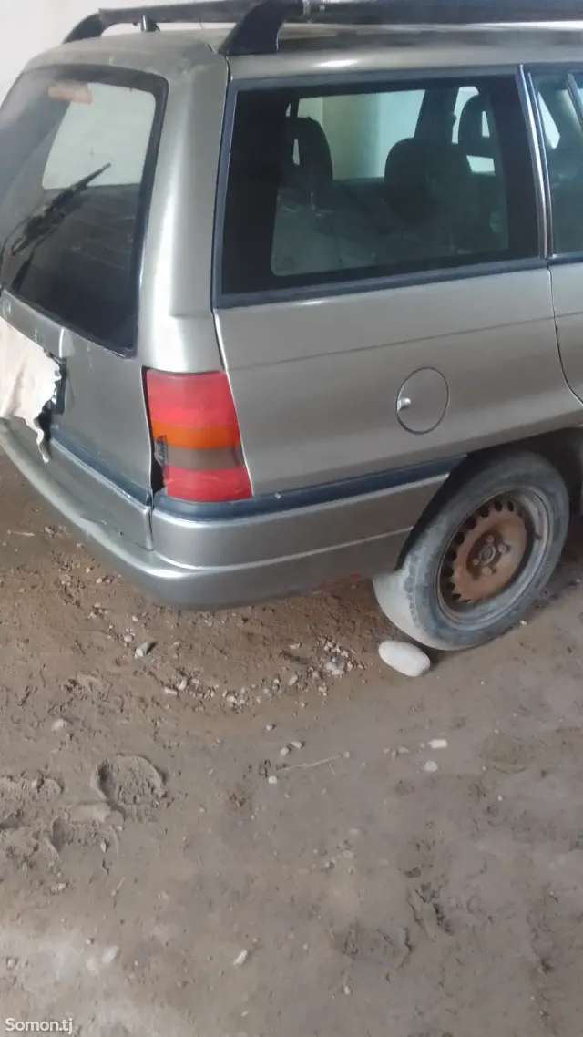Opel Astra F 1996 · 1.6 MT