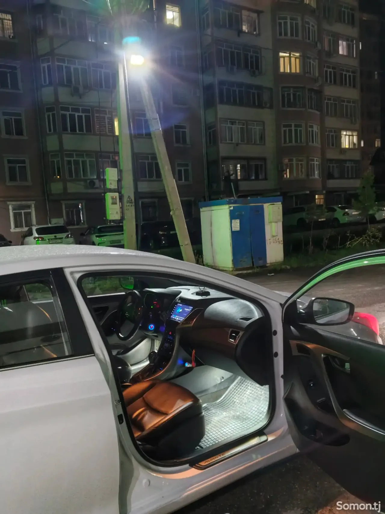 Hyundai Avante 2015 · 1.6 AT