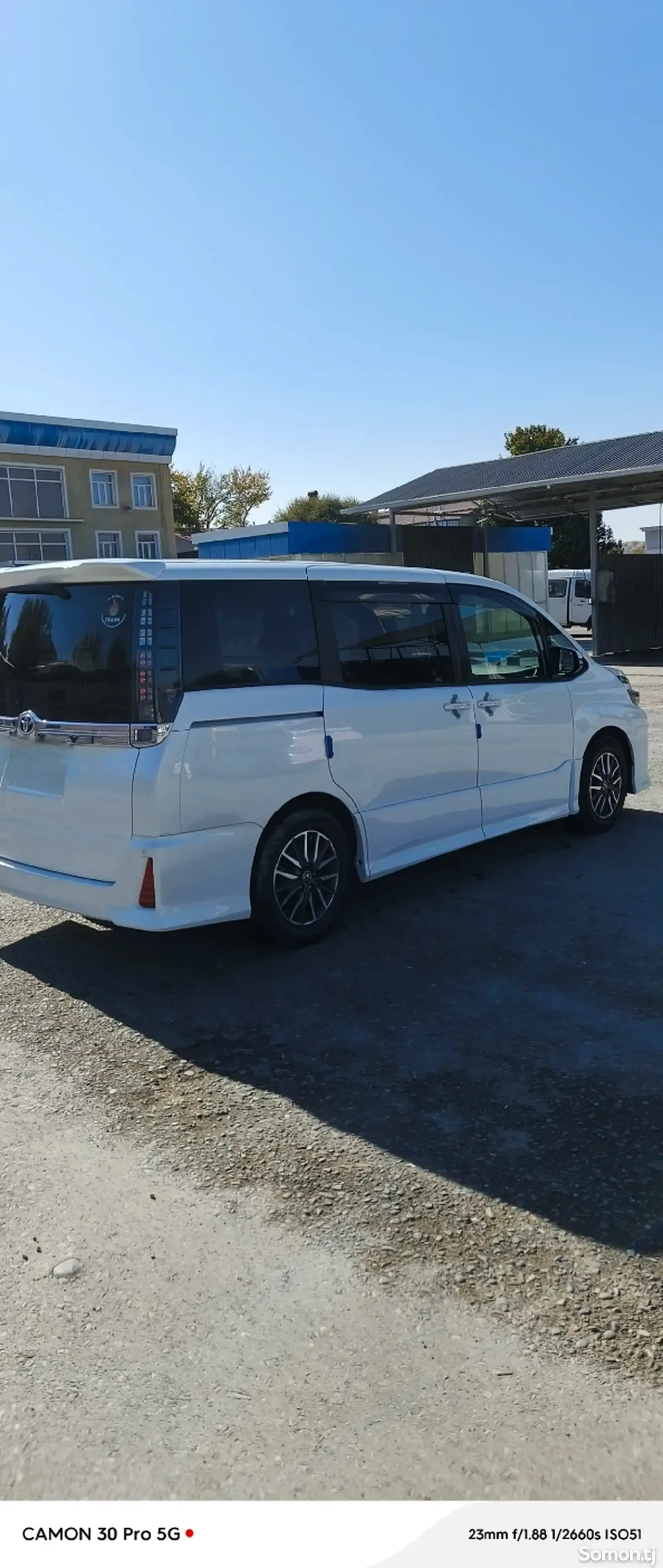 Toyota Voxy 2014 · 2.0 AT