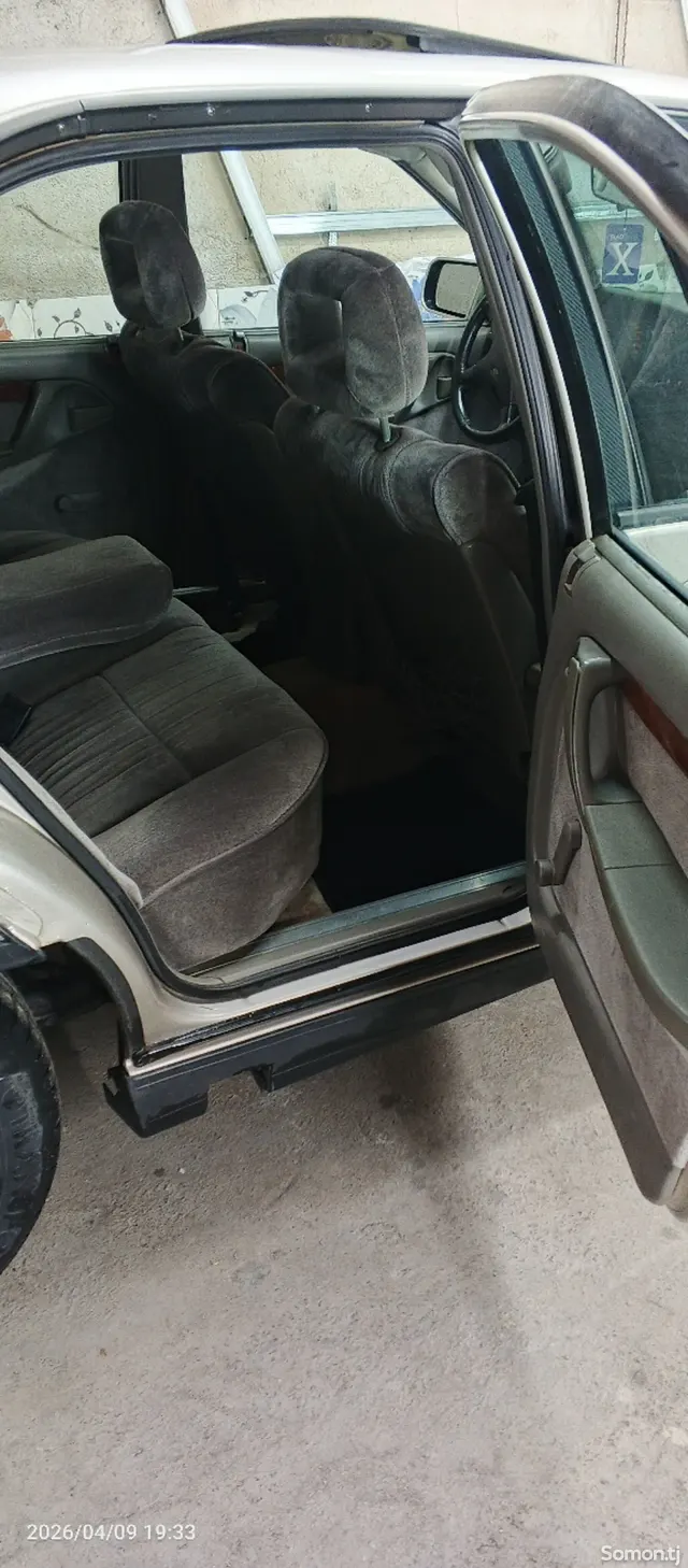 Opel Omega 1993 · 2.6 AT