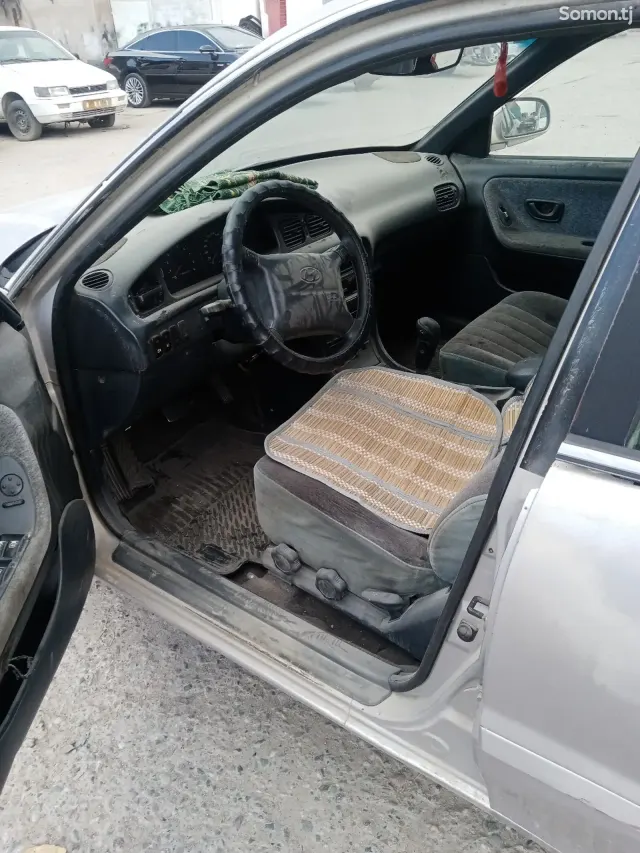 Hyundai Sonata 1996 · 1.8 AT