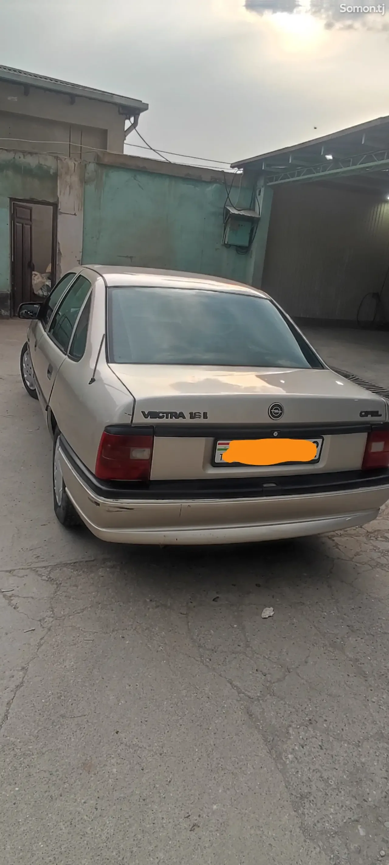 Opel Vectra A 1993 · 1.6 MT