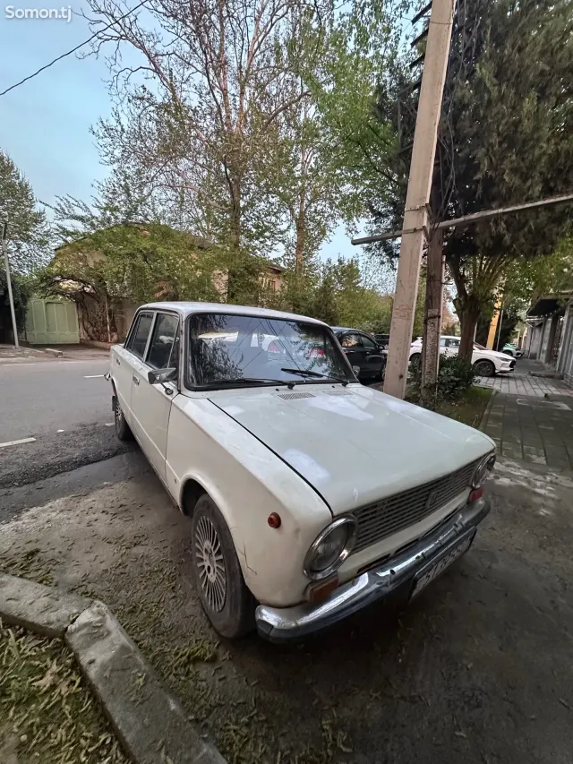 Lada (ВАЗ) 2113 1984 · 1.3 MT