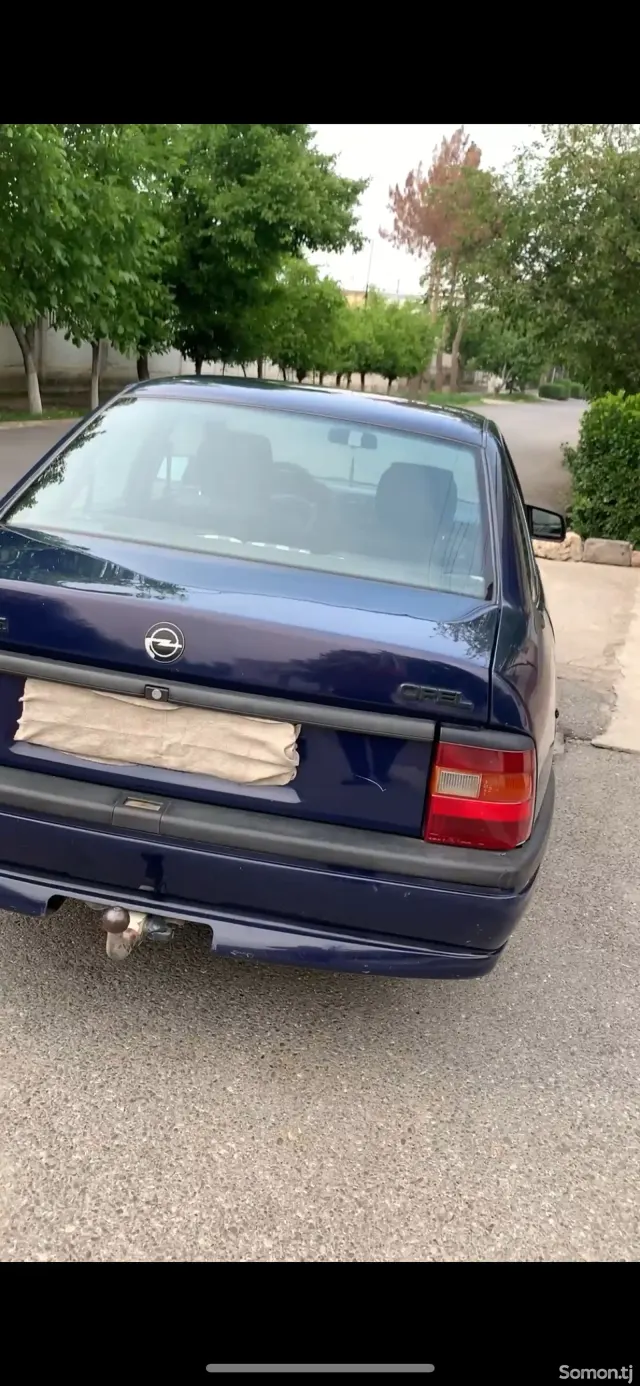 Opel Vectra A 1994 · 1.6 MT