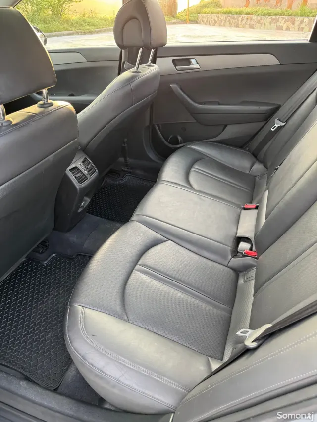 Hyundai Sonata 2014 · 2.4 AT