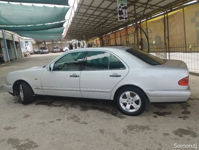 Mercedes-Benz E class 1997 · 2.2 MT