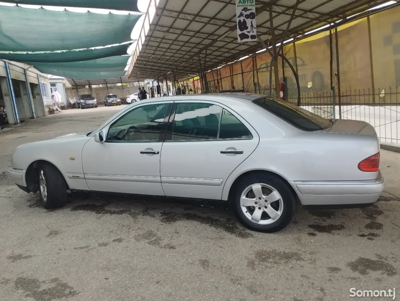 Mercedes-Benz E class 1997 · 2.2 MT