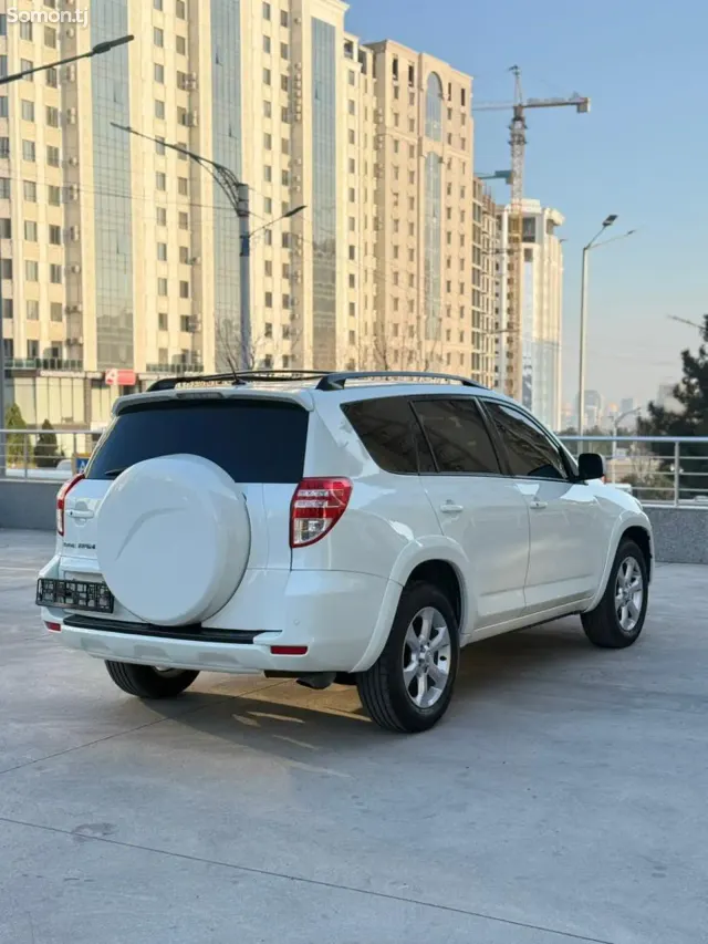 Toyota RAV 4 2011 · 2.5 AT