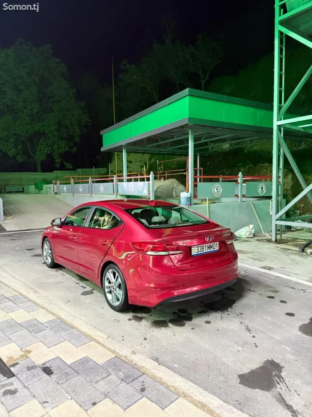 Hyundai Elantra 2017 · 2.0 AT