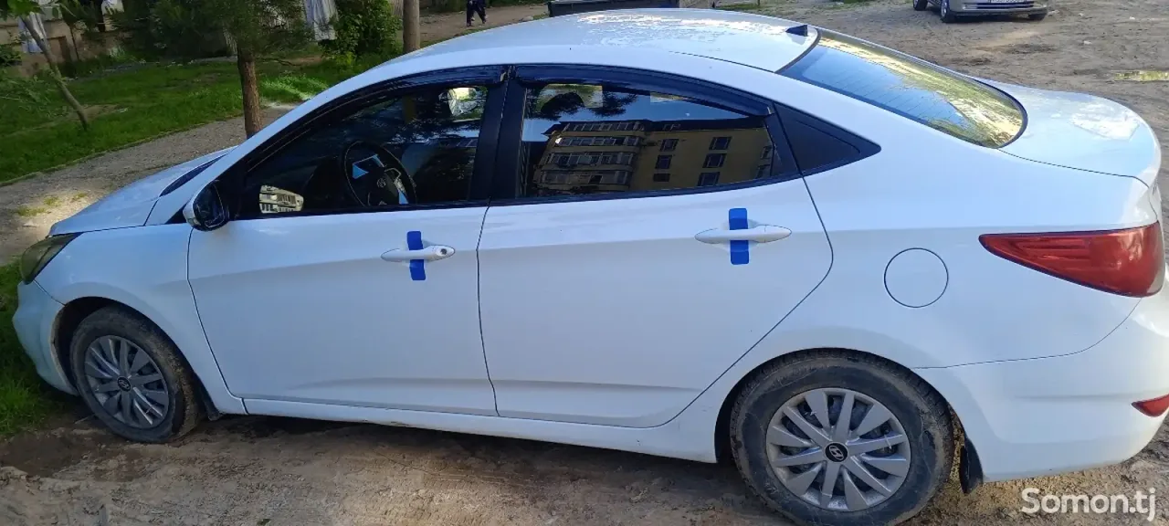 Hyundai Accent 2015 · 1.8 AT