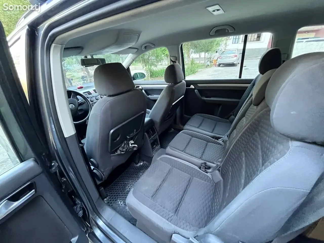 Volkswagen Touran 2007 · 1.9 AT