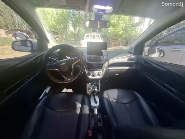 Chevrolet Spark 2016 · 1.1 AT