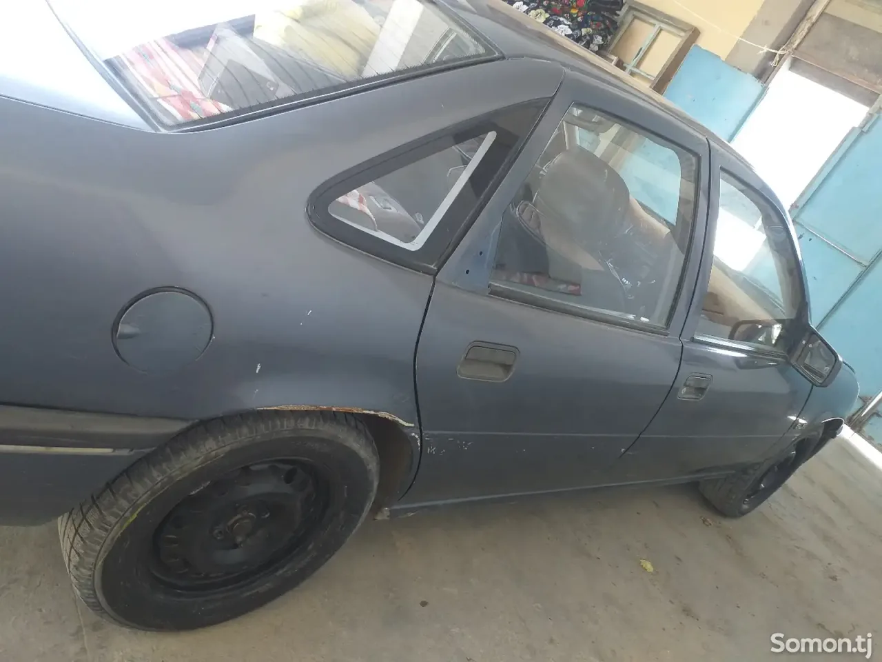 Opel Vectra A 1989 · 1.6 MT