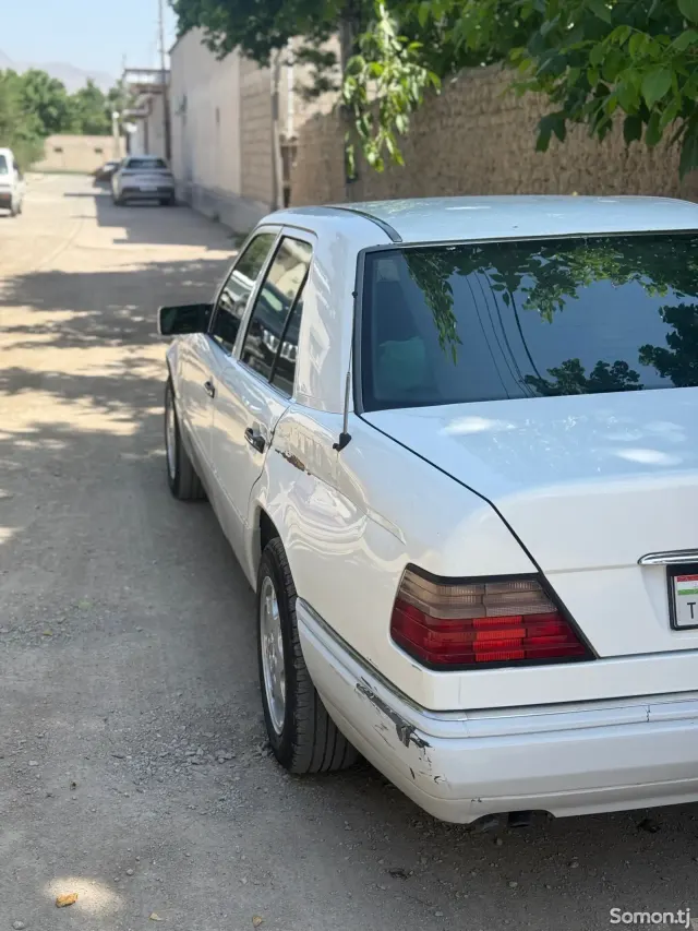 Mercedes-Benz W124 1994 · 2.0 MT